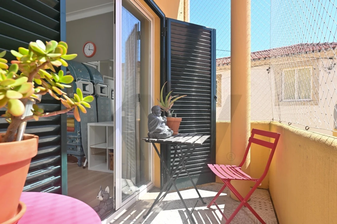 Apartamento T2 para Venda em Carcavelos e Parede Foto 16
