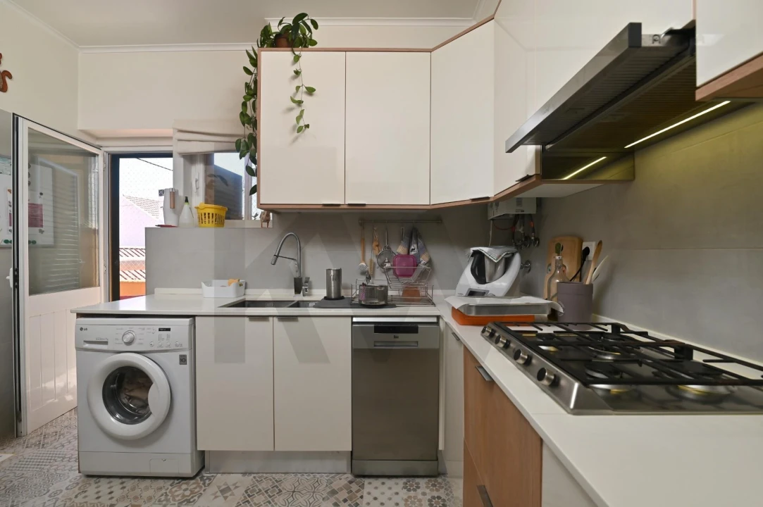 Apartamento T2 para Venda em Carcavelos e Parede Foto 14