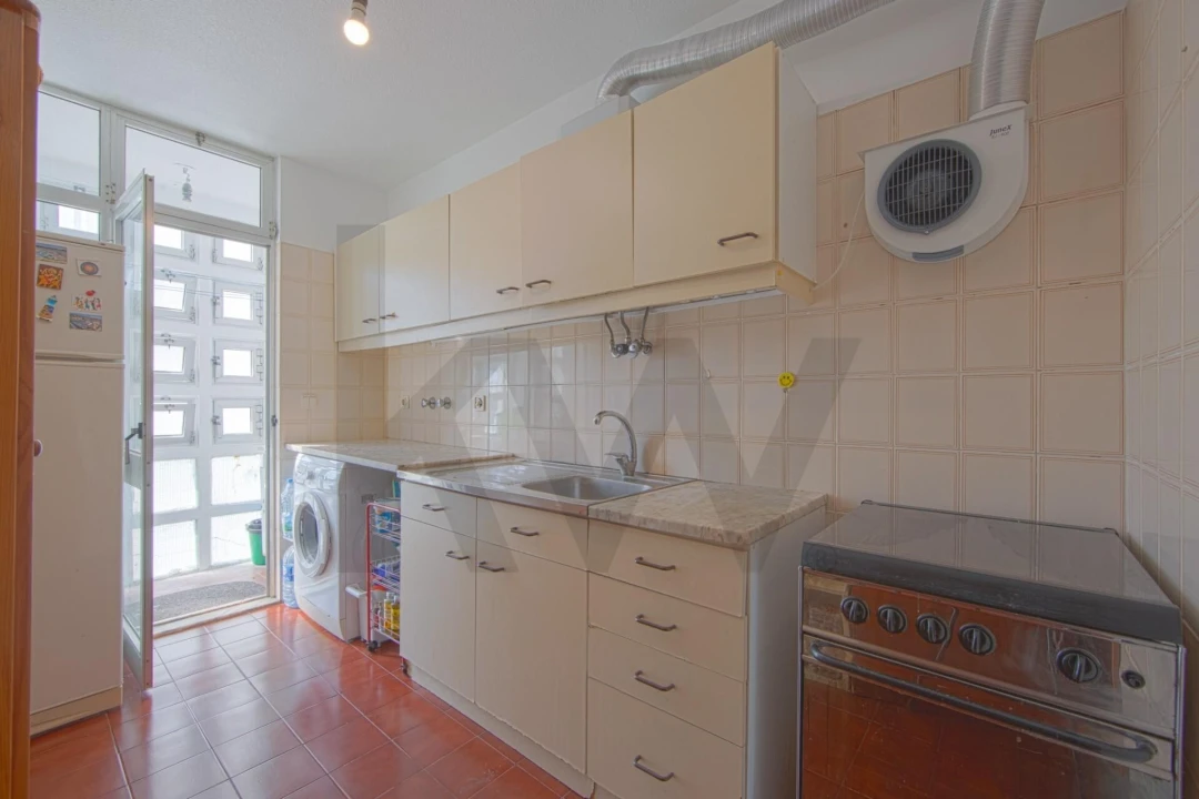Apartamento T2 para Venda em Santo António dos Cavaleiros e Frielas Foto 6