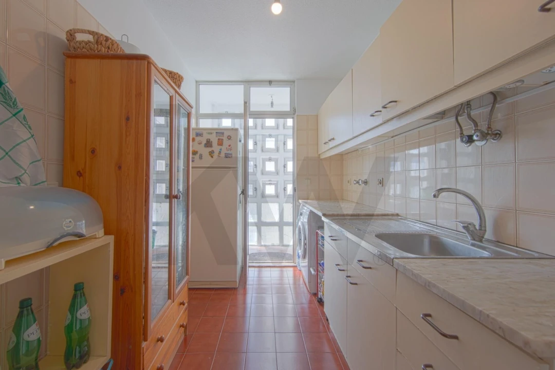 Apartamento T2 para Venda em Santo António dos Cavaleiros e Frielas Foto 4