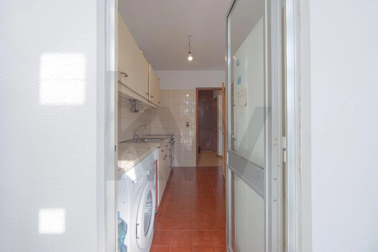 Apartamento T2 para Venda em Santo António dos Cavaleiros e Frielas Foto 8