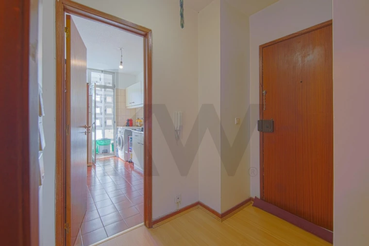 Apartamento T2 para Venda em Santo António dos Cavaleiros e Frielas Foto 3