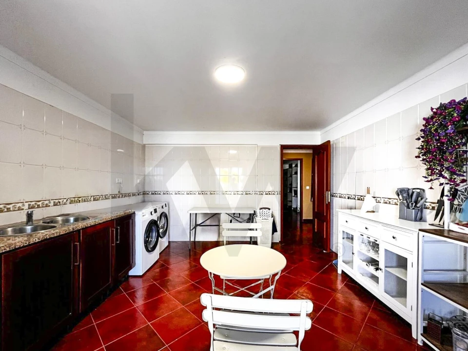 Moradia T4 para Venda em Encarnação Foto 16