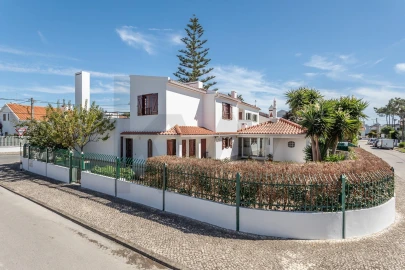 Moradia T4 para Venda em Charneca de Caparica e Sobreda