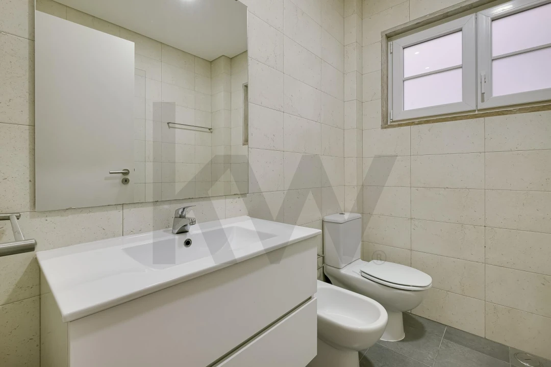 Apartamento T4 para Arrendamento em Campolide Foto 13