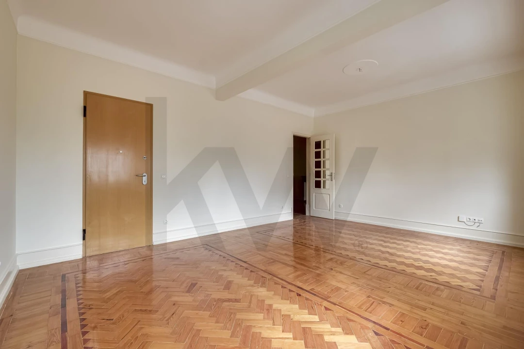 Apartamento T4 para Arrendamento em Campolide Foto 2