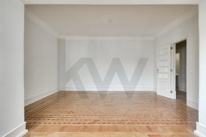 Apartamento T4 para Arrendamento em Campolide