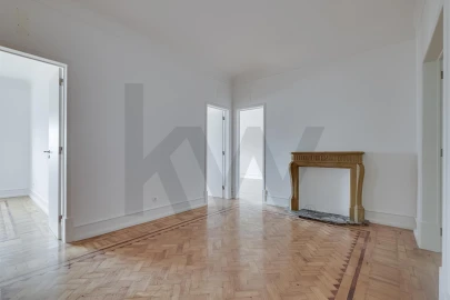 Apartamento T4 para Arrendamento em Campolide
