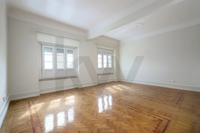 Apartamento T4 para Arrendamento em Campolide