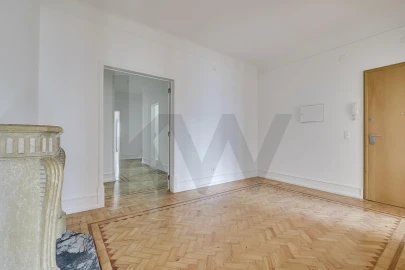 Apartamento T4 para Arrendamento em Campolide