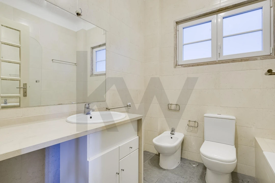 Apartamento T4 para Arrendamento em Campolide Foto 12
