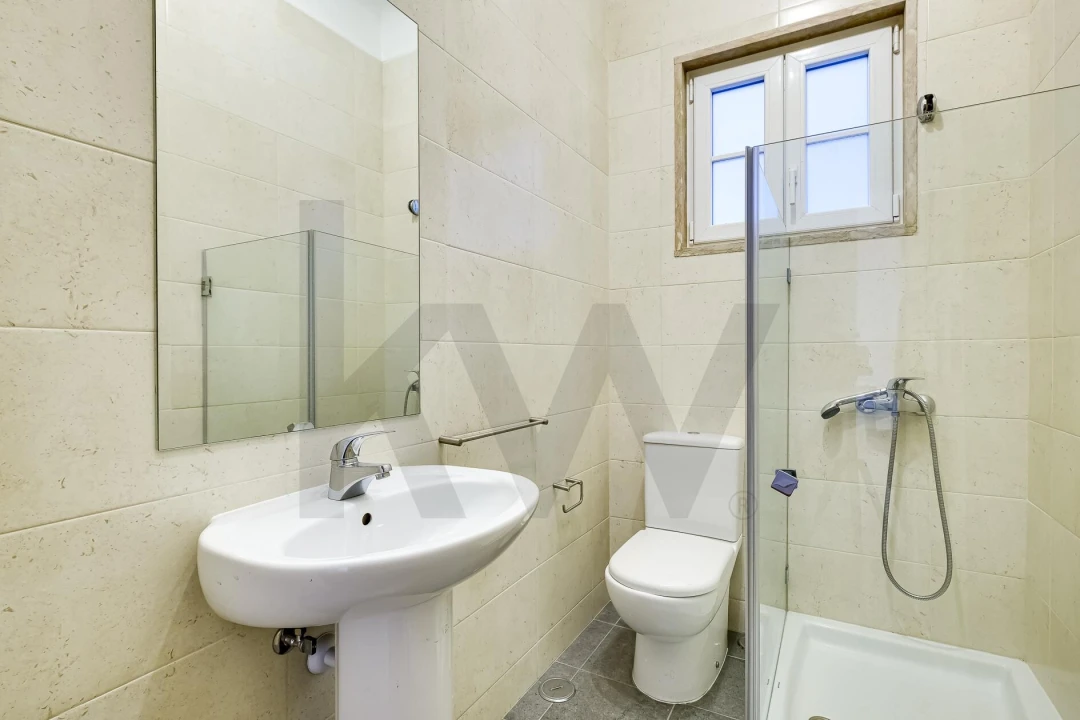 Apartamento T4 para Arrendamento em Campolide Foto 8