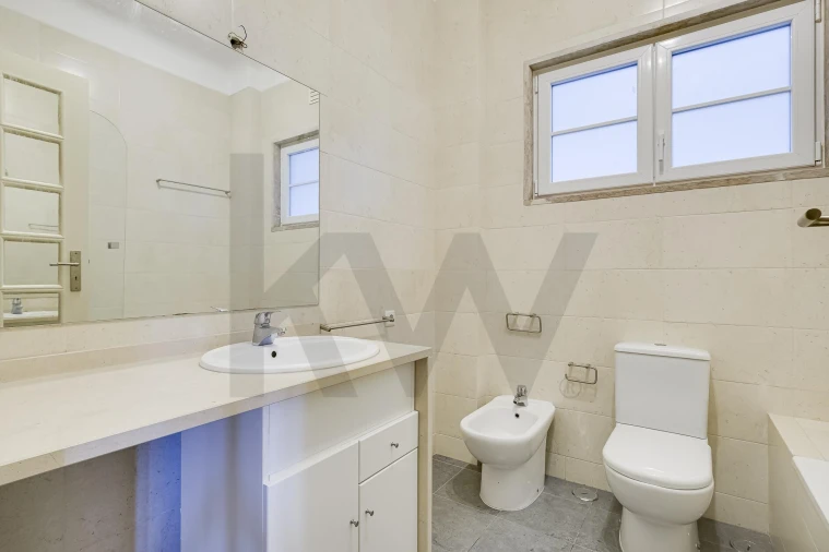 Apartamento T4 para Arrendamento em Campolide Foto 12