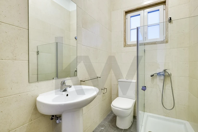 Apartamento T4 para Arrendamento em Campolide Foto 8