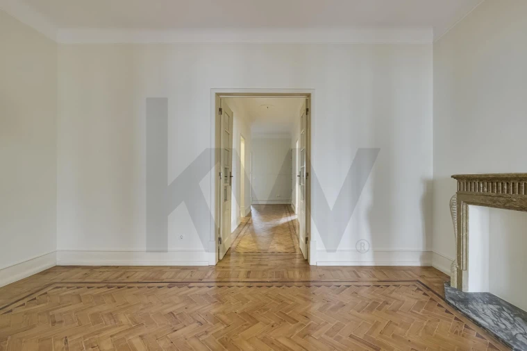 Apartamento T4 para Arrendamento em Campolide Foto 9