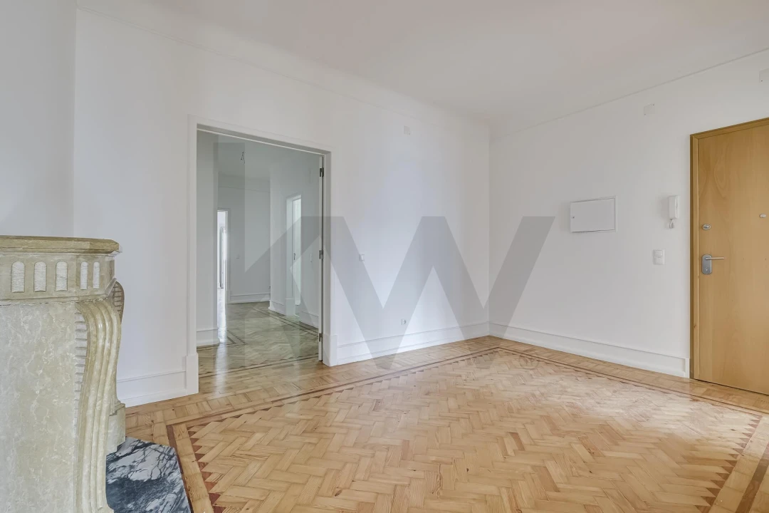 Apartamento T4 para Arrendamento em Campolide Foto 5