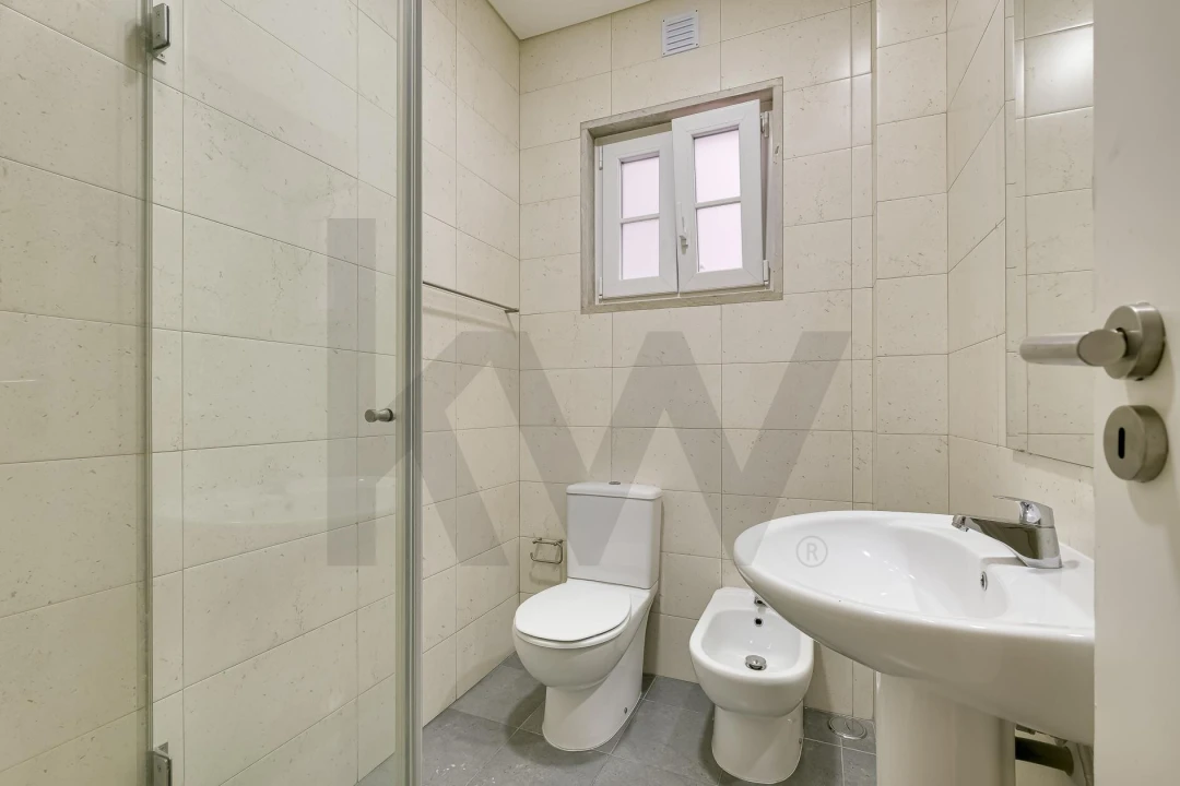 Apartamento T4 para Arrendamento em Campolide Foto 7
