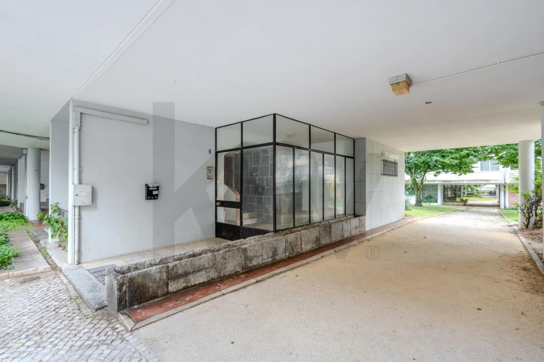 Apartamento T1 para Arrendamento em Alvalade Foto 3