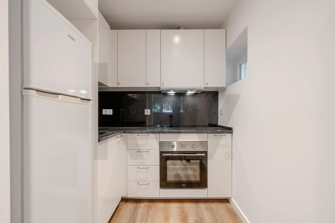 Apartamento T1 para Arrendamento em Alvalade Foto 8