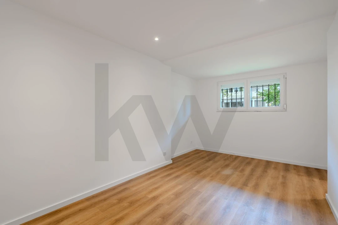 Apartamento T1 para Arrendamento em Alvalade Foto 6