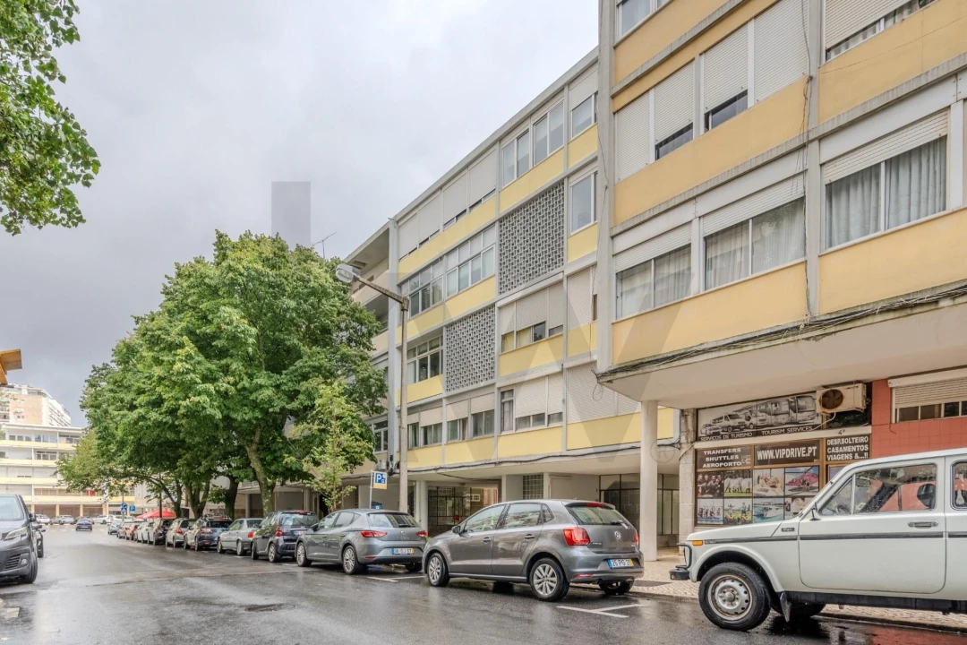 Apartamento T1 para Arrendamento em Alvalade Foto 1