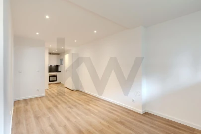 Apartamento T1 para Arrendamento em Alvalade