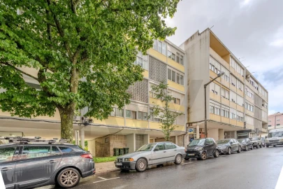 Apartamento T1 para Arrendamento em Alvalade