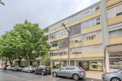 Apartamento T1 para Arrendamento em Alvalade