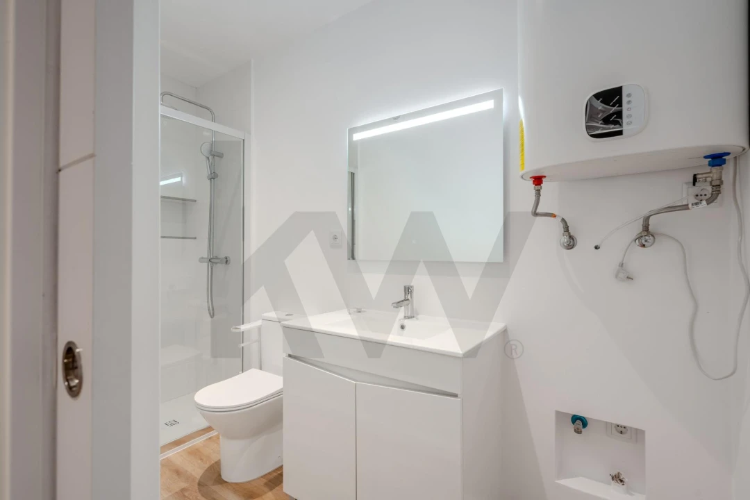 Apartamento T1 para Arrendamento em Alvalade Foto 11