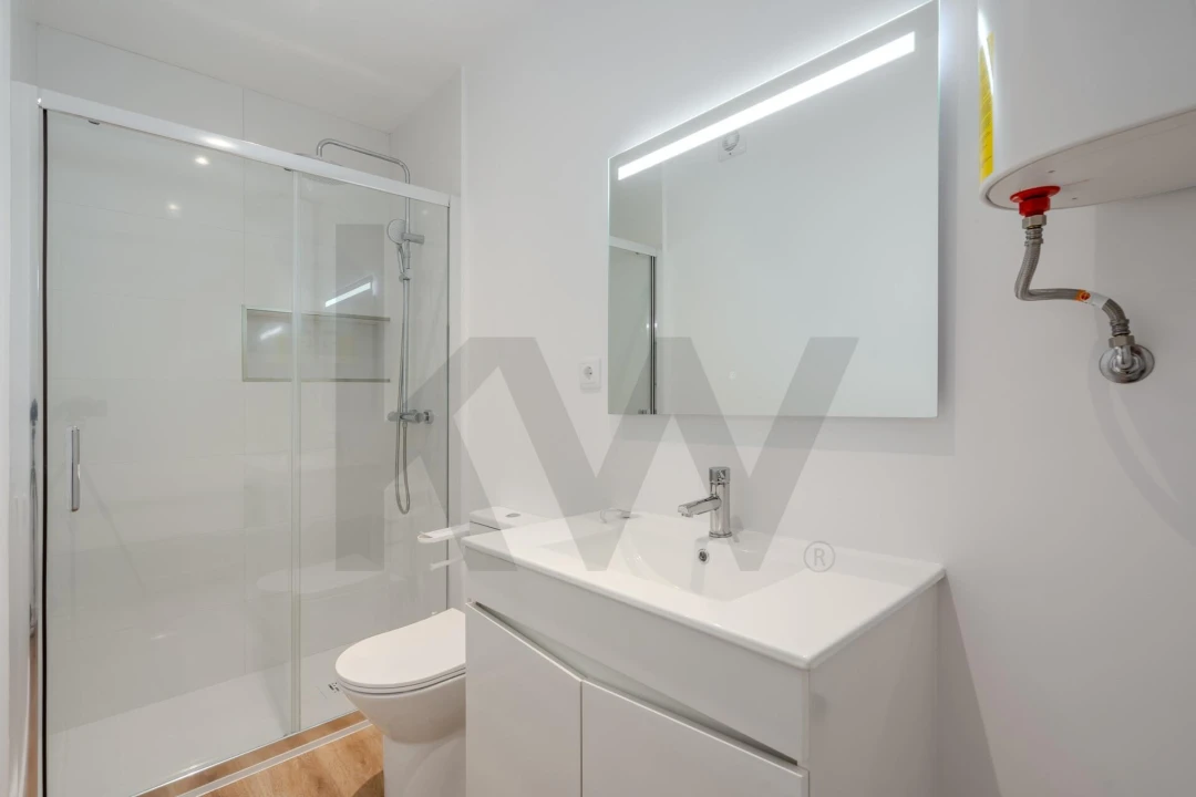 Apartamento T1 para Arrendamento em Alvalade Foto 12