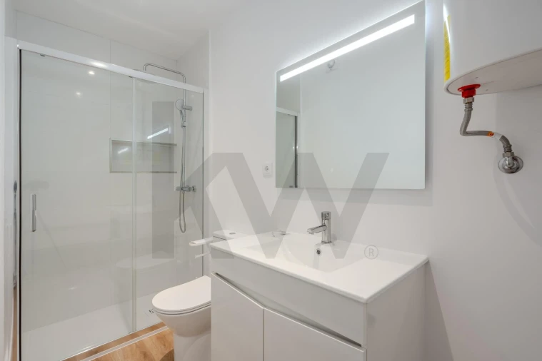 Apartamento T1 para Arrendamento em Alvalade Foto 12