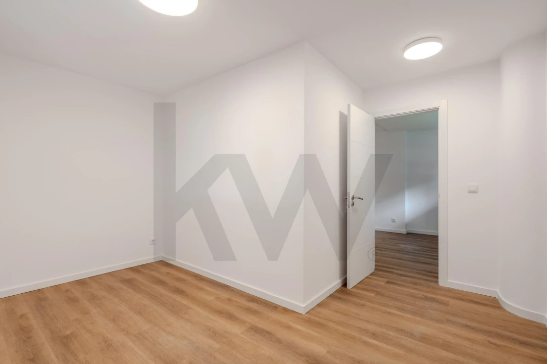 Apartamento T1 para Arrendamento em Alvalade Foto 16