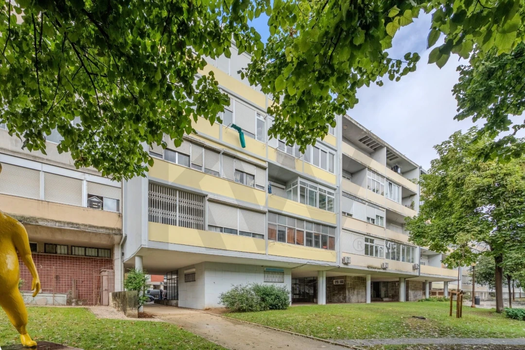 Apartamento T1 para Arrendamento em Alvalade Foto 2