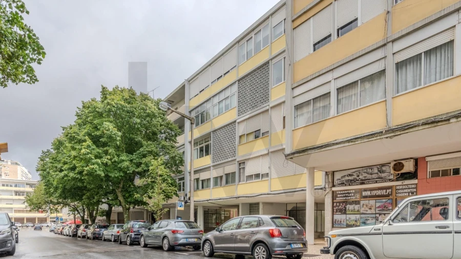 Apartamento T1 para Arrendamento em Alvalade