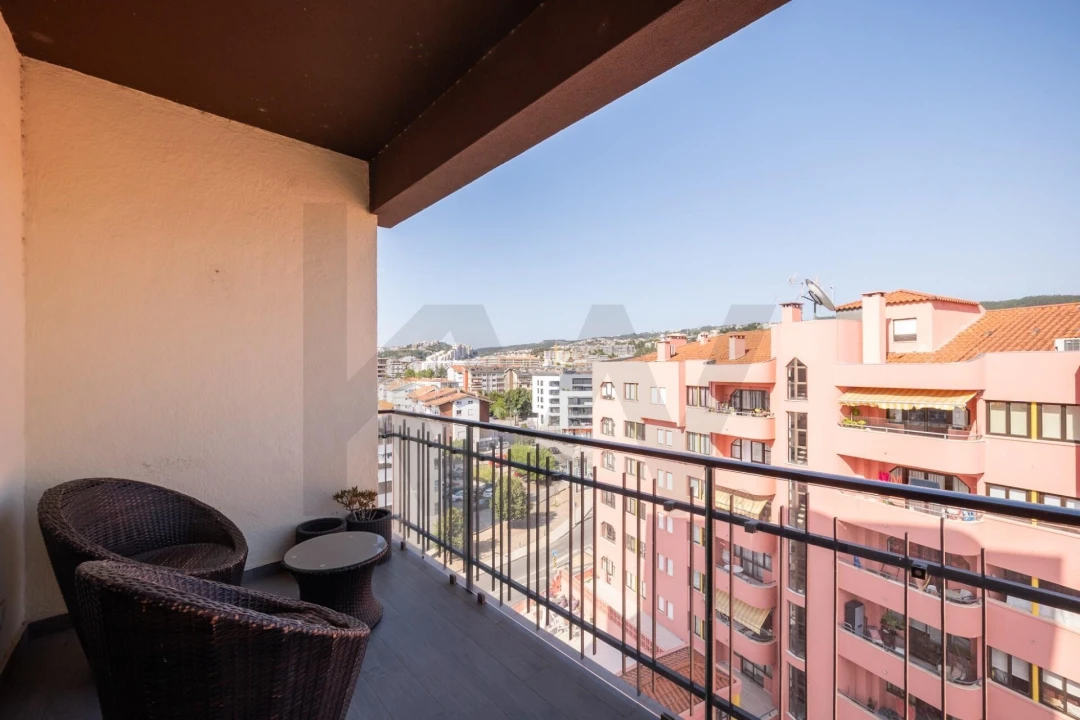 Apartamento T4 para Venda em Santo Antonio dos Olivais Foto 13