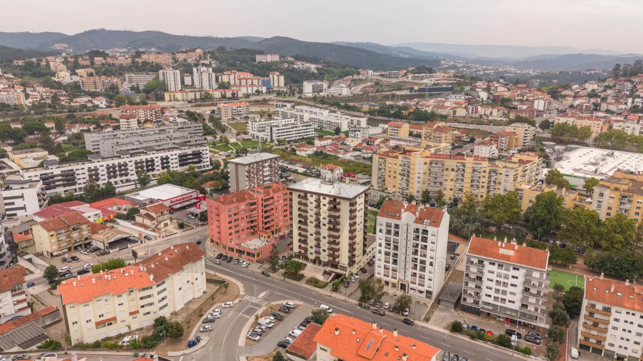 Apartamento T4 para Venda em Santo Antonio dos Olivais Foto 54