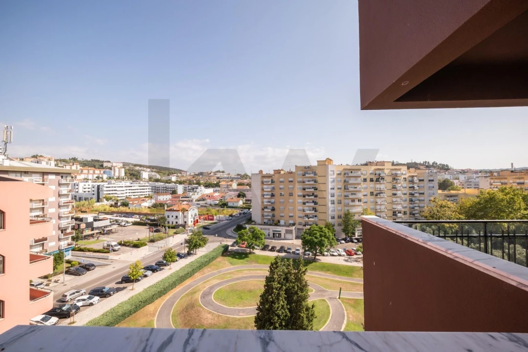 Apartamento T4 para Venda em Santo Antonio dos Olivais Foto 15