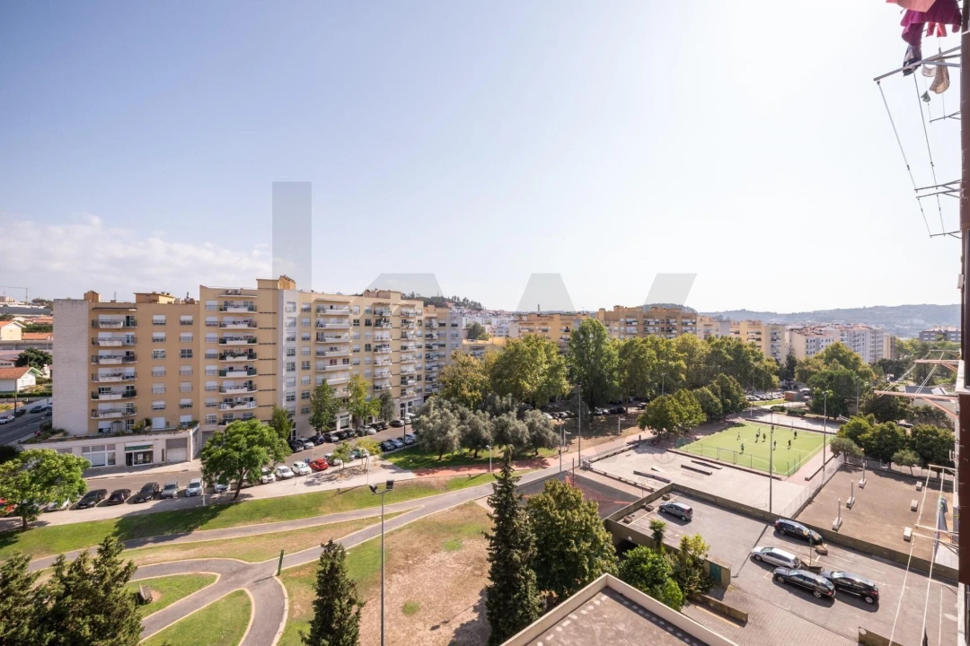 Apartamento T4 para Venda em Santo Antonio dos Olivais Foto 38