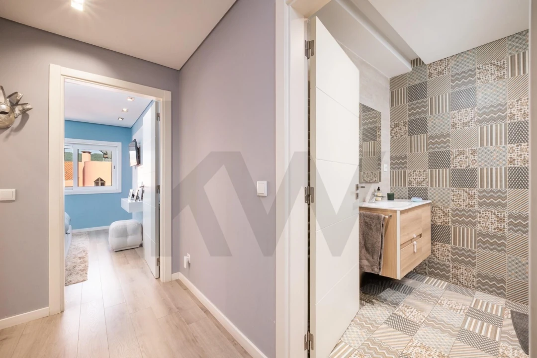 Apartamento T4 para Venda em Santo Antonio dos Olivais Foto 16