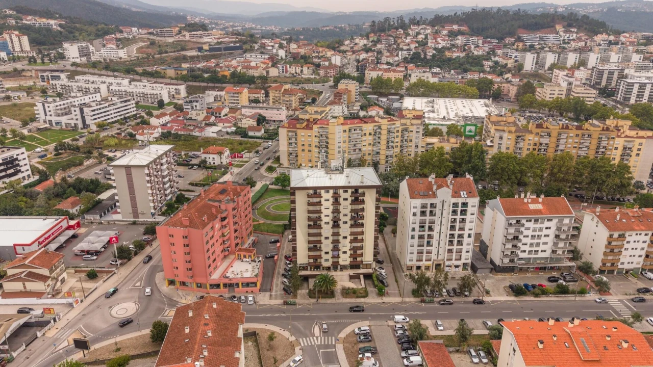Apartamento T4 para Venda em Santo Antonio dos Olivais Foto 56