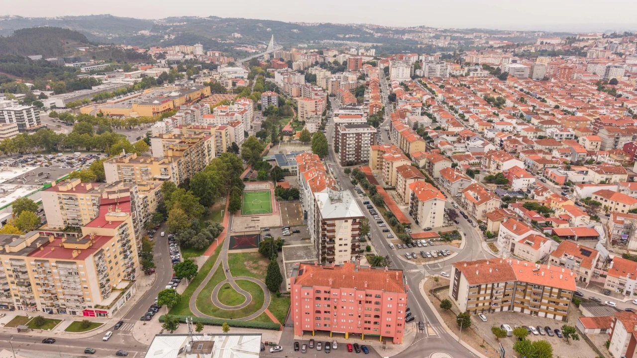 Apartamento T4 para Venda em Santo Antonio dos Olivais Foto 50