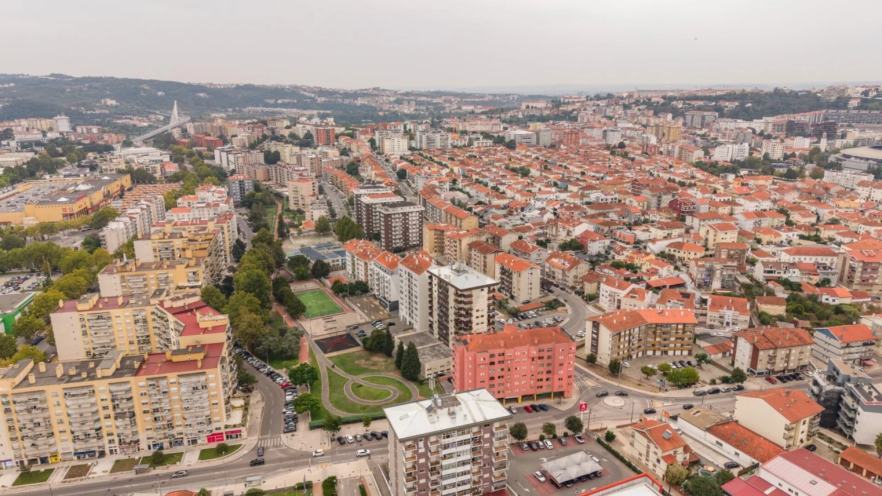 Apartamento T4 para Venda em Santo Antonio dos Olivais Foto 49