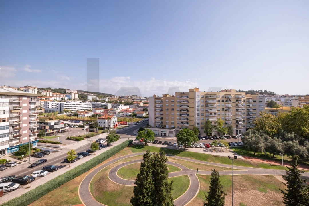 Apartamento T4 para Venda em Santo Antonio dos Olivais Foto 35