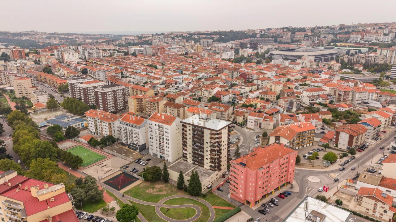 Apartamento T4 para Venda em Santo Antonio dos Olivais Foto 47