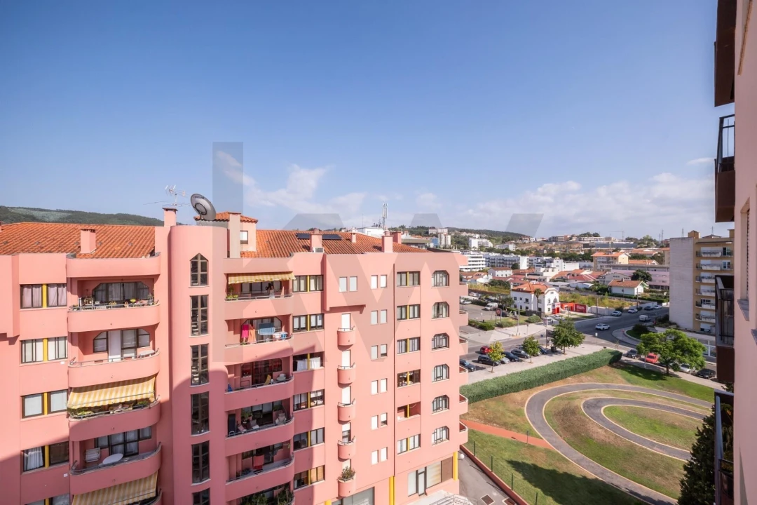 Apartamento T4 para Venda em Santo Antonio dos Olivais Foto 39