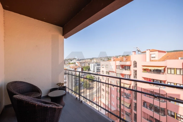 Apartamento T4 para Venda em Santo Antonio dos Olivais Foto 13