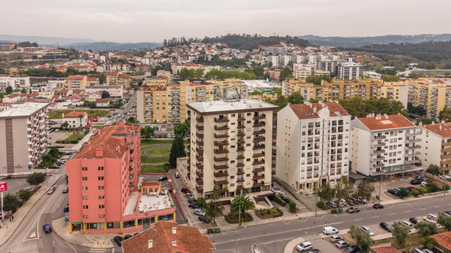 Apartamento T4 para Venda em Santo Antonio dos Olivais Foto 57