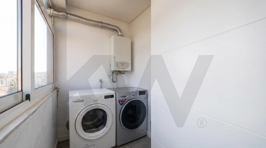 Apartamento T4 para Venda em Santo Antonio dos Olivais Foto 42
