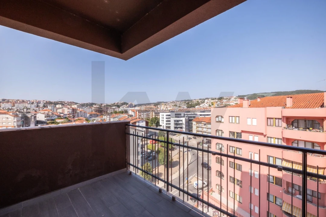 Apartamento T4 para Venda em Santo Antonio dos Olivais Foto 32