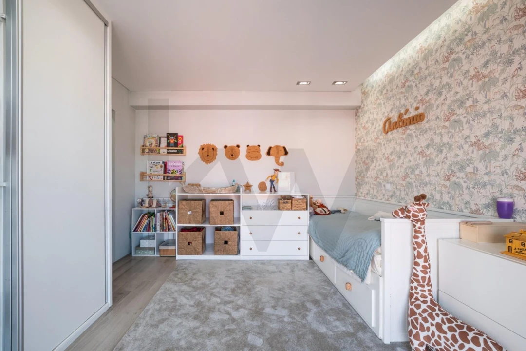 Apartamento T4 para Venda em Santo Antonio dos Olivais Foto 30